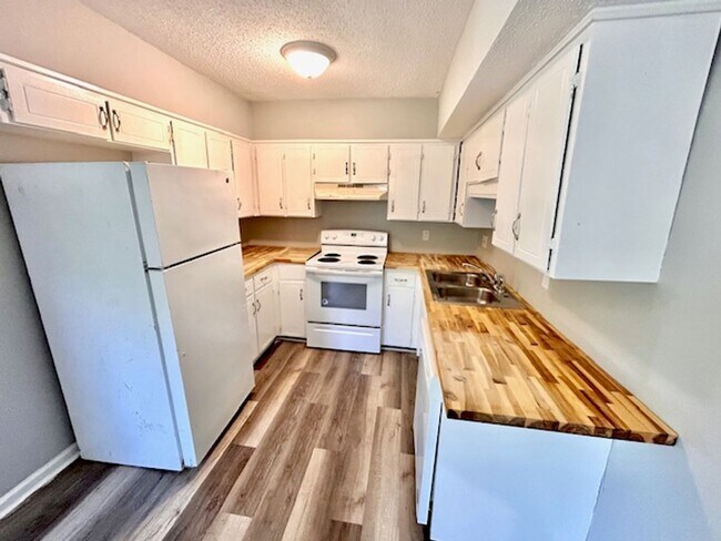 Building Photo - 9024 Mahogany Row SE Unit 9024 Mahogany Row D