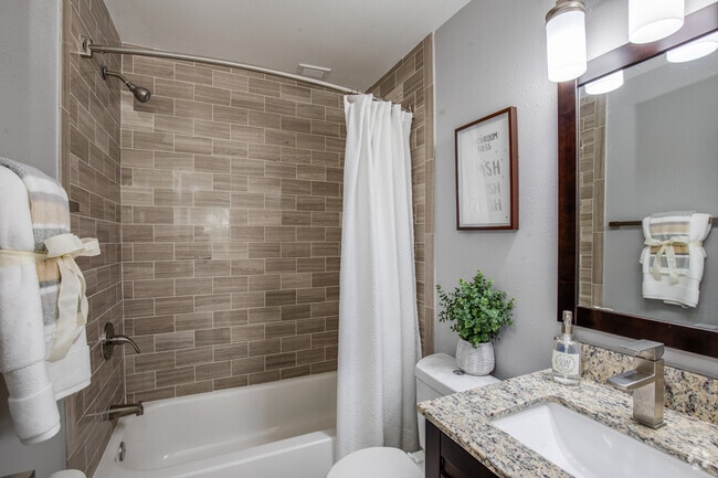 3BR, 2BA - 1211SF