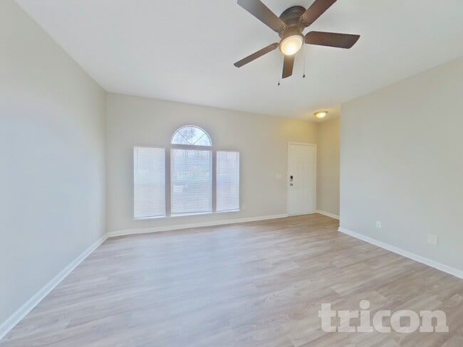 Photo - 62 Sweet Thorne Cir