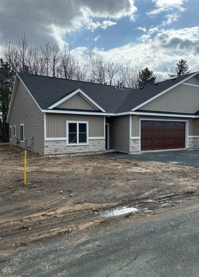 Building Photo - 1112 Reserve St N