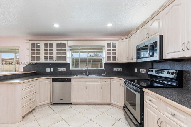 Photo - 8970 Johnson St