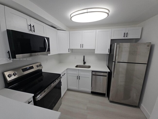 Photo - 8101 Crespi Blvd Apartment Unit 505