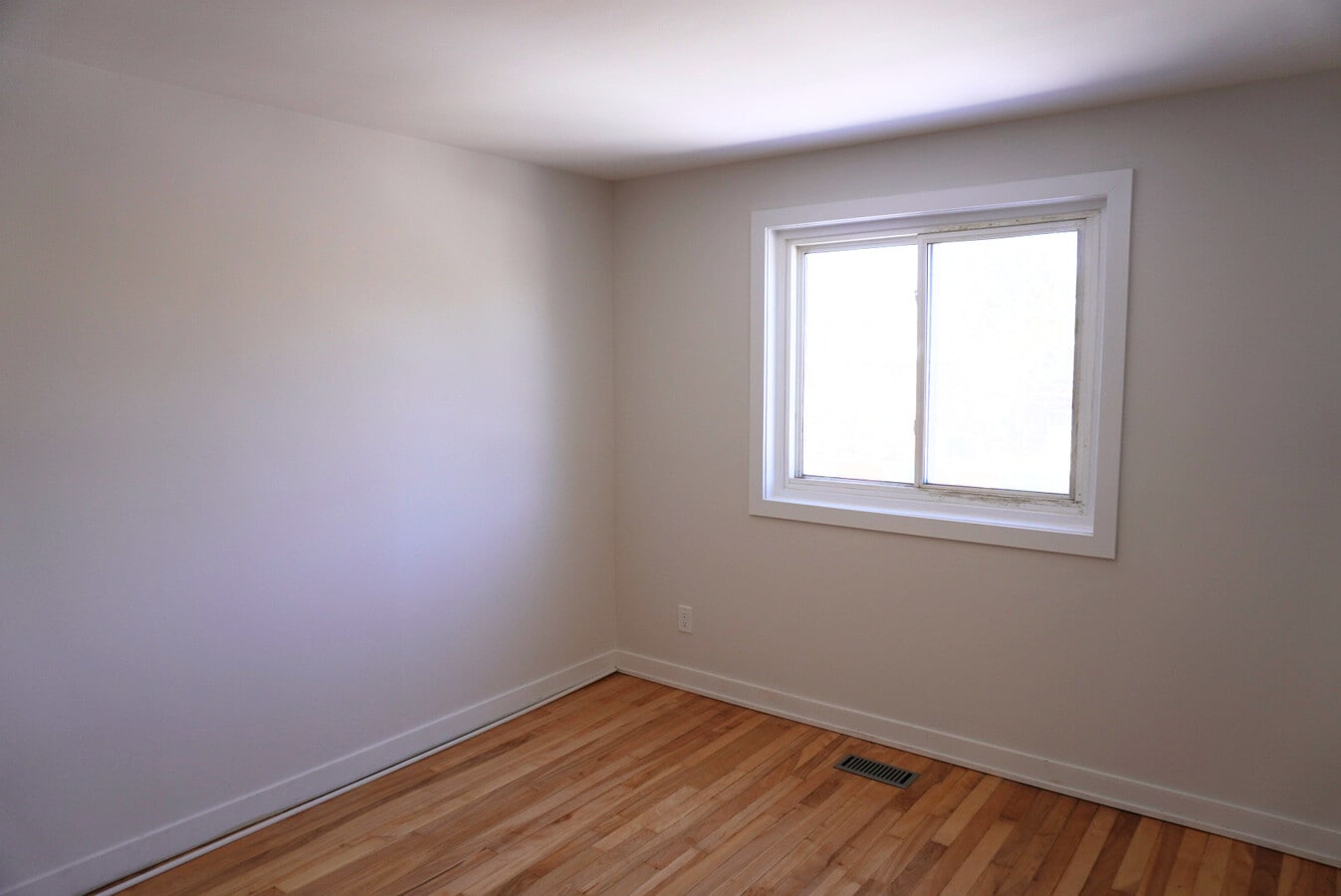 Photo - 410 Tweedsmuir Av Unit 2