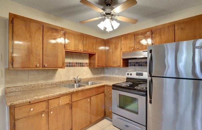 Open Kitchen - Uptown Plaza