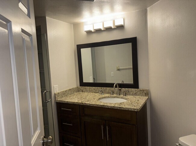 Photo - 122 Weybridge Cir
