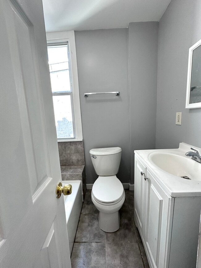 Photo - 1832 Dudley St