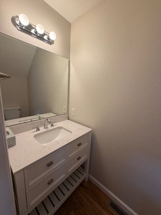 Photo - "Charming 4-Bedroom Home with 2.5 Baths on Knox Avenue – A Cozy Retreat in Hollister, MO!"