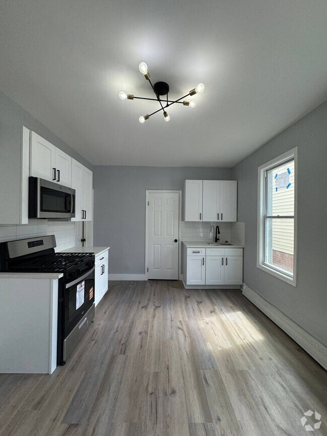 Building Photo - 142 Court St Unit 1B Rental