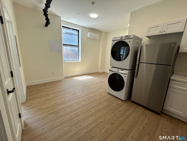 Photo - 472 Main St Unit 2C