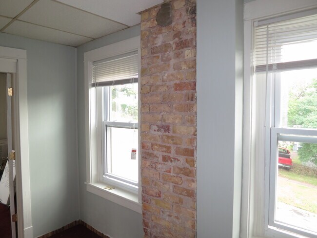 Living room - 432 E 7th St Unidad 2