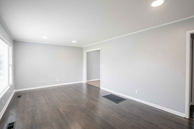 Photo - 101 W 7th St
