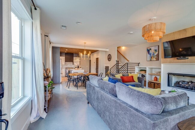 Photo - STUNNING Fully Furnished Home Minutes From Downtown Nashville