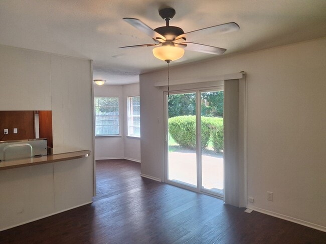 Photo - 513 Simmons Dr