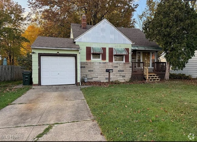 Building Photo - 372 Fairway Blvd Rental