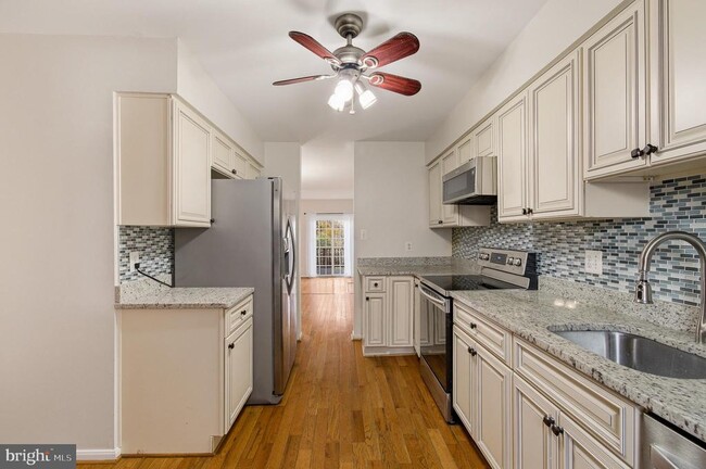 Photo - 7393 Swan Point Way