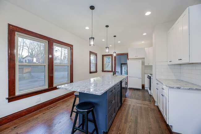 Photo - 720 Walnut St