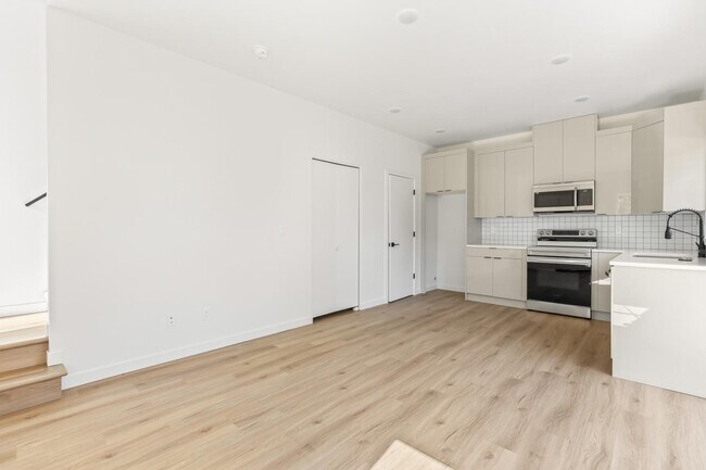 Photo - 787 NE Bryant St