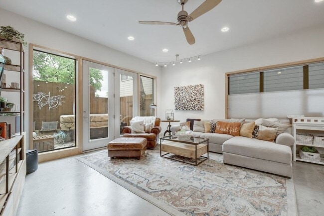 Photo - 2608 Del Curto Rd