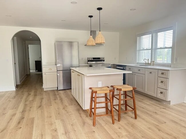 Photo - 2846 Appleton Ave