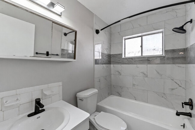 Building Photo - The Reserve at Warren