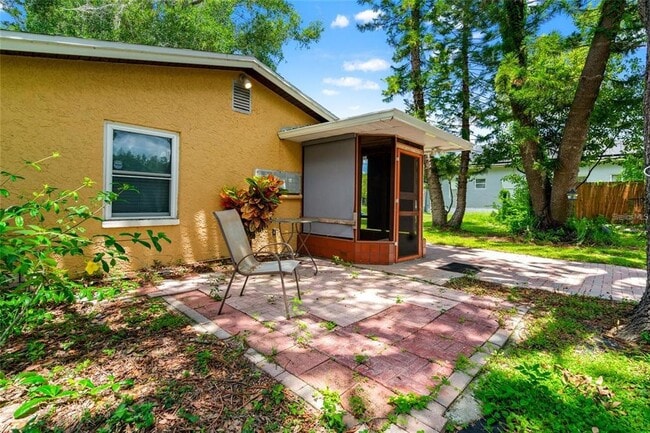 Photo - 5709 Lake Le Clare Rd