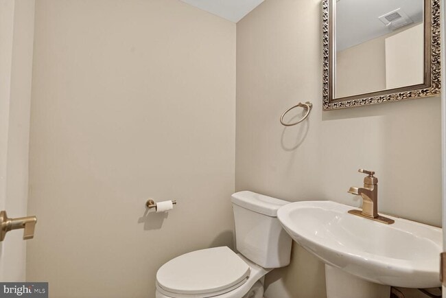 Photo - 9718 Counsellor Dr