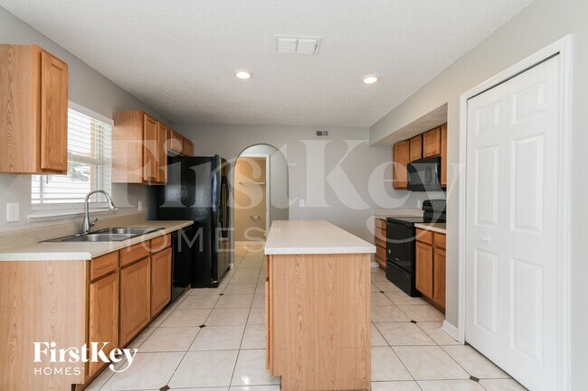 Photo - 215 Lobelia Dr