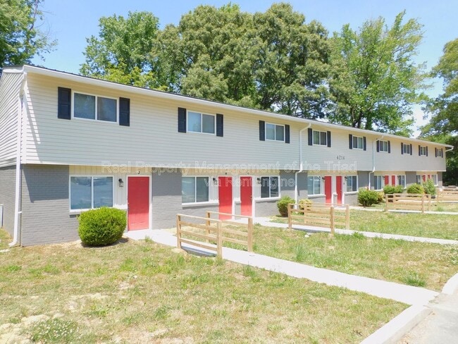 Building Photo - 4216 Parker St Unit G
