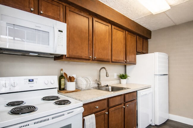 One Bedroom - Kitchen - Hilliard Square