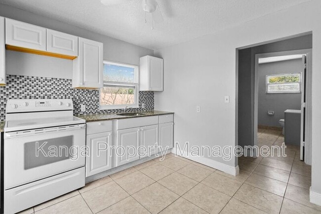 Photo - 3721 Henry Ave Unit #A (Upper)