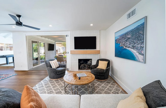 Photo - 2858 Drake Ave