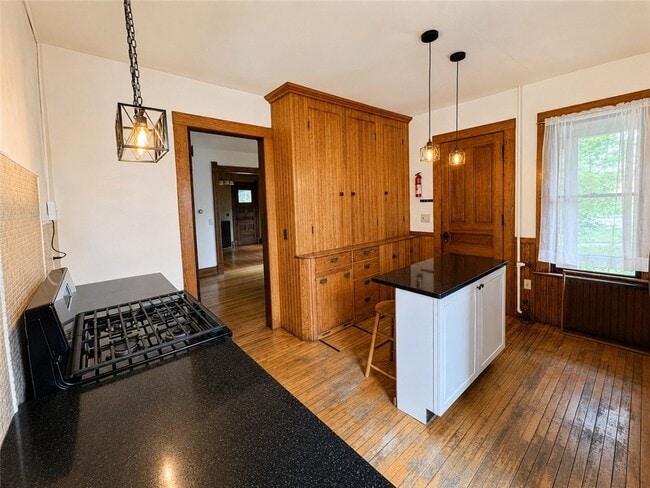 Photo - 54 W 5th St