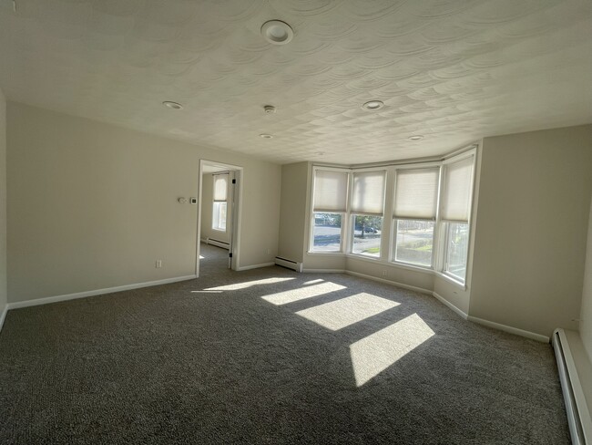 Photo - 4359 Lake Ave