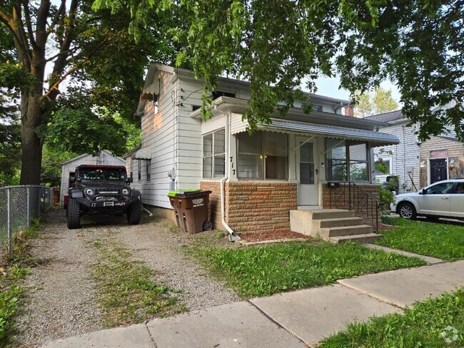 Building Photo - 717 E Butler St Rental