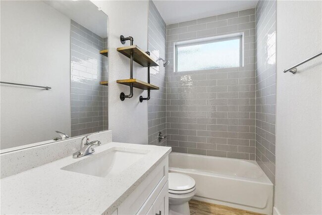 941 Del Raphael Dr