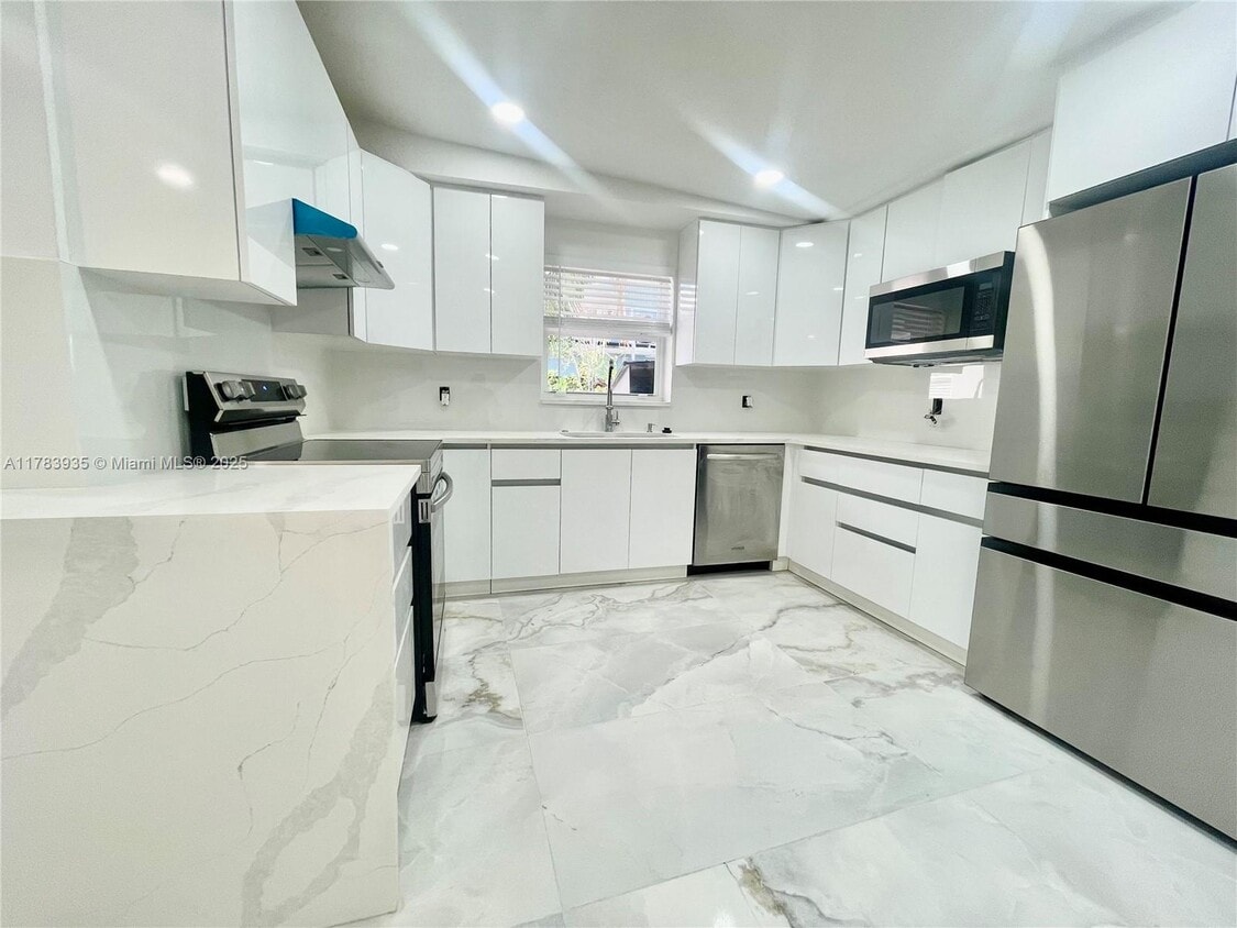 Photo - 1649 NE 8th Ave (Fort Lauderdale, FL)