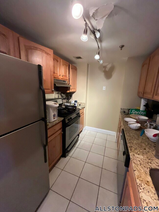 Photo - 15 N Beacon St Unidad 503