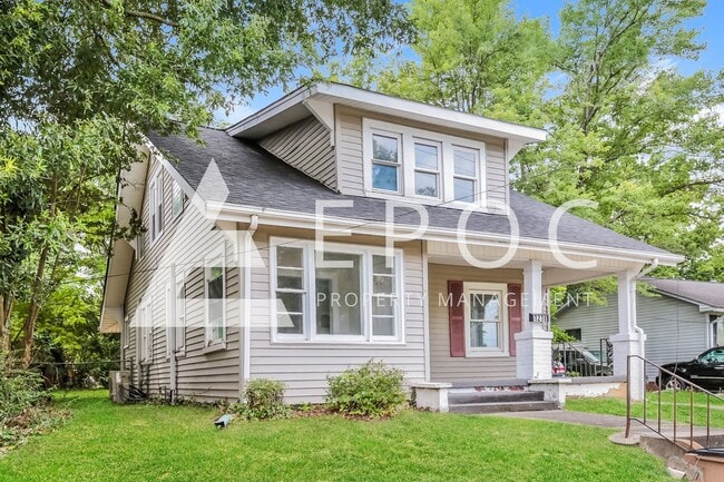 Photo - 1218 E Washington St