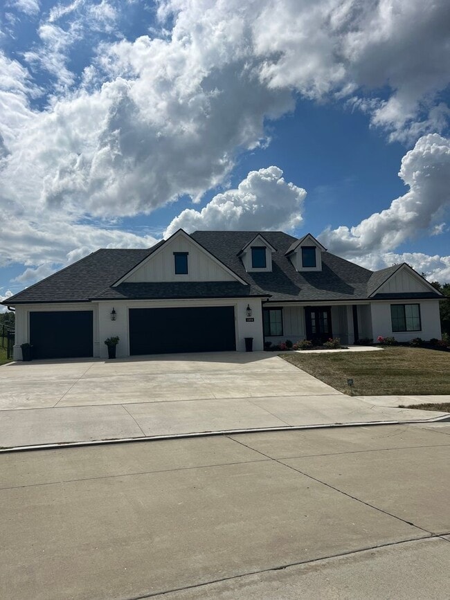 Building Photo - 3304 Wentworth Dr