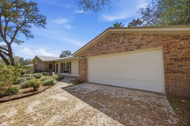 Photo - "Charming 4-Bedroom Shalimar Retreat- Power Included With Rent!"
