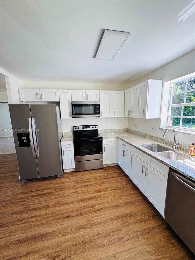 Photo - 5630 Simms St