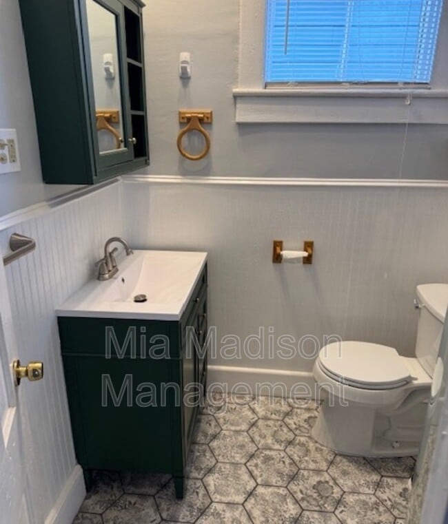 Photo - 414 E 31st St