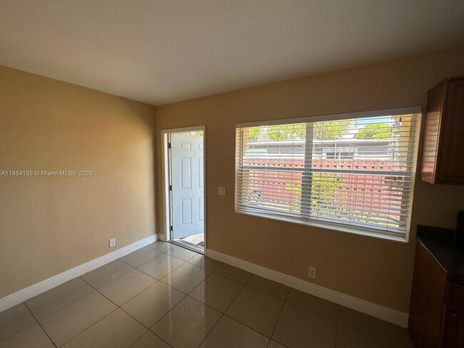 Building Photo - 1909 Plunkett St Unit 1-4 Rental