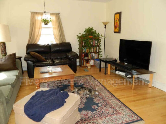 Photo - 70-74 Adams St - 72