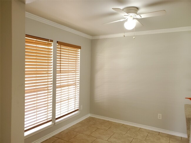 Photo - 5305 Woodville Ln