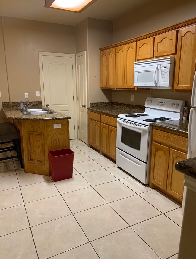 Kitchen - 608 Jade St Townhome