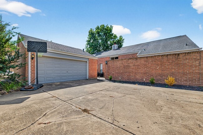 Photo - 6107 Howland Ct