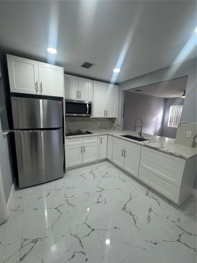 Building Photo - 1171 NE 161st Terrace