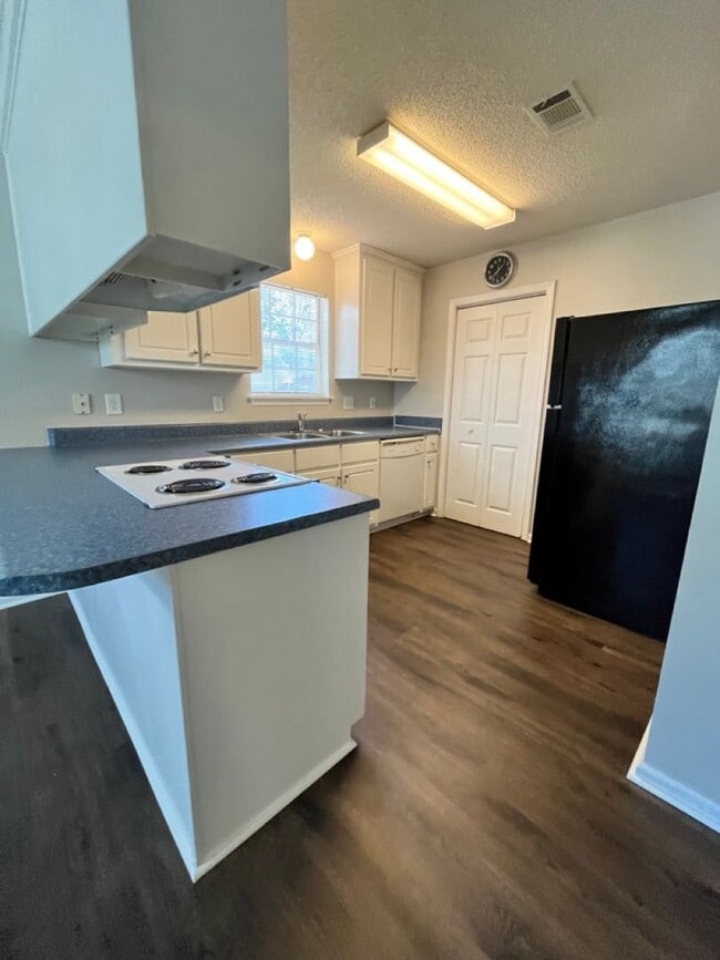 Photo - 206 Worthington Ln