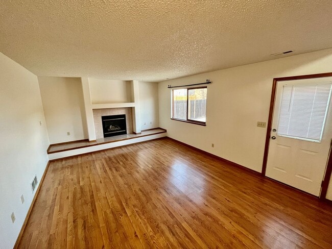 Photo - Beautiful 3 Bedroom Home in Sundown
